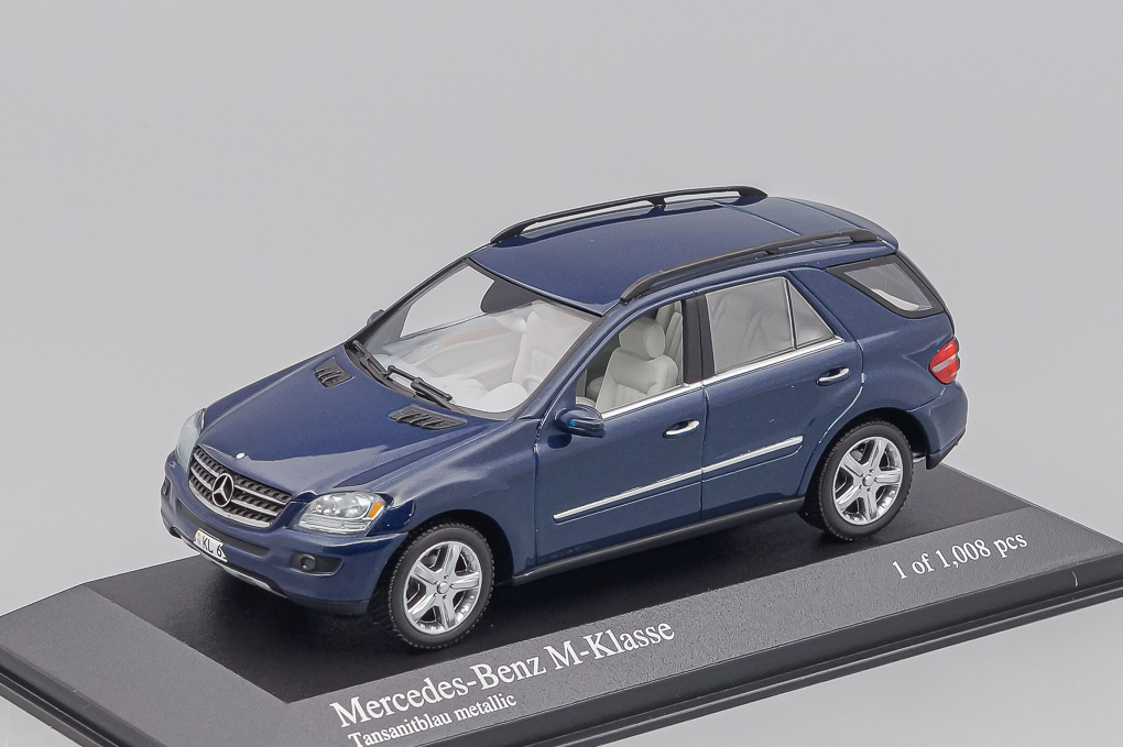 1:43 MERCEDES-BENZ M-Class (2005), blue metallic - 400034501