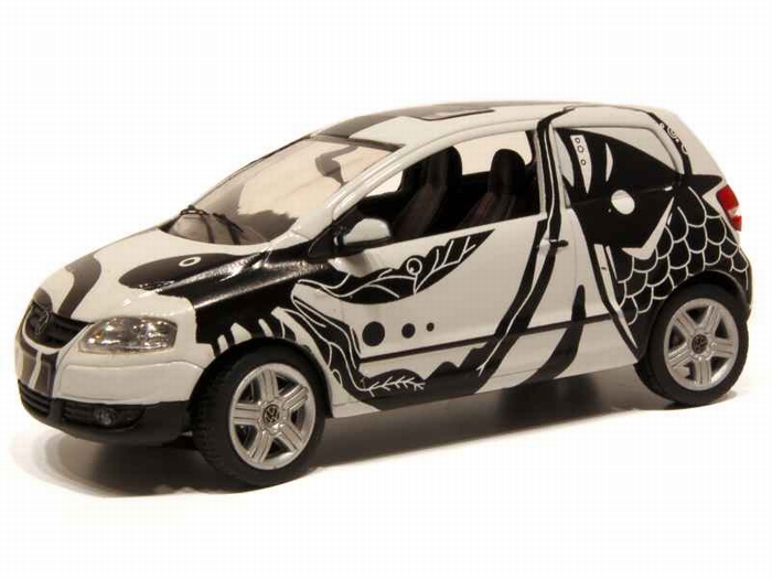 1:43 VOLKSWAGEN Fox Art Car Undersea, белый с черным - 819901106