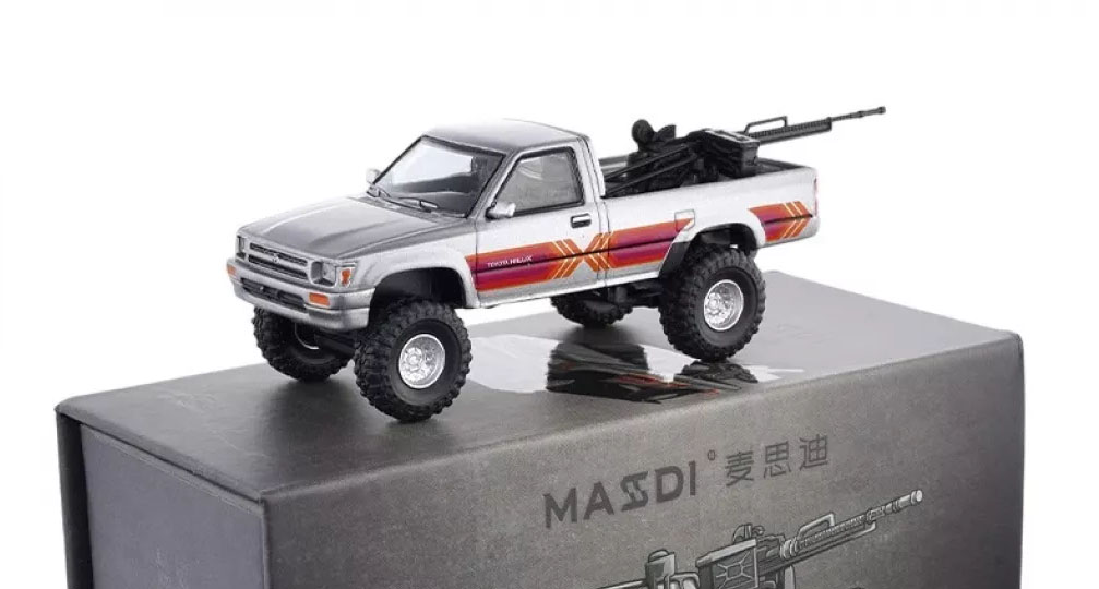 1:64 TOYOTA Hilux Single Cab 4WD (RN80) with Machine Gun, silver - TYT3905