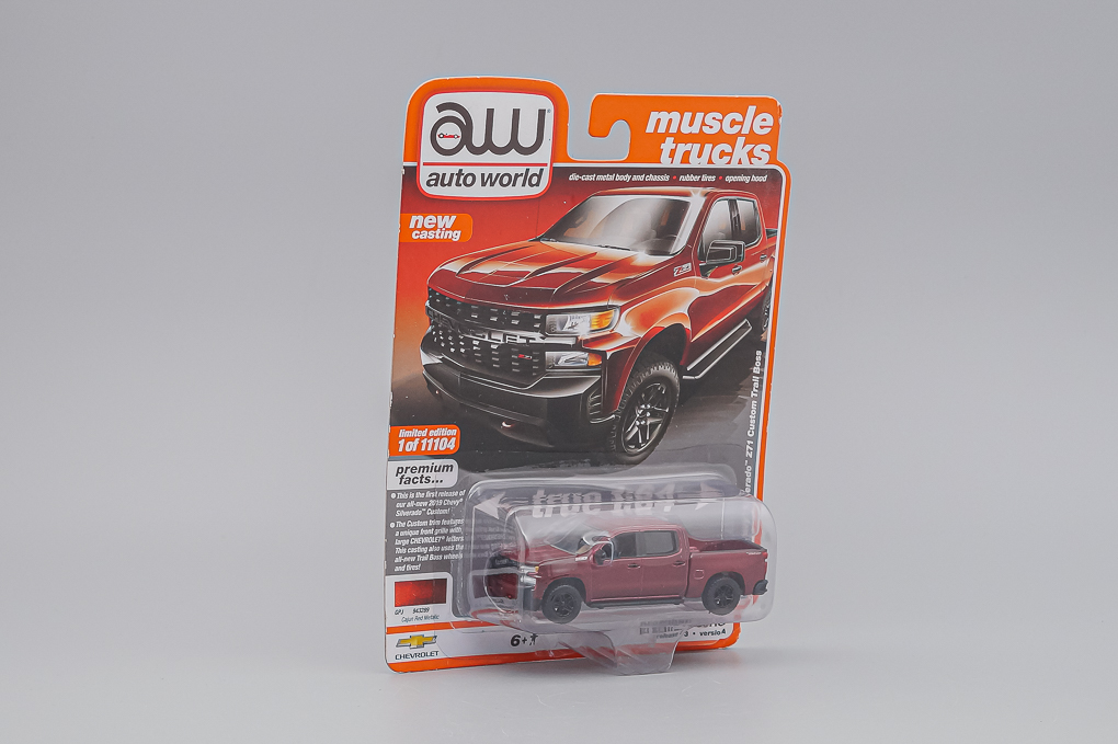 1:64 CHEVROLET Silverado Z71 Custom Trail Boss, dark red - AW64262-X1