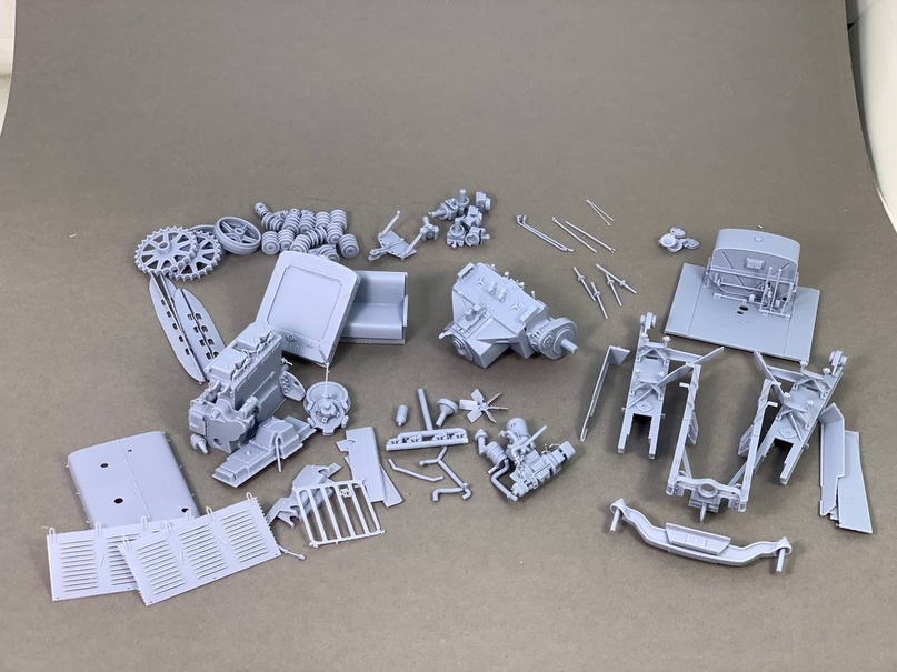 1:35 Сборная модель трактора Сталинец-65 - LR-350012