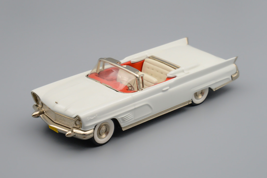 1:43 LINCOLN Continental Mark V Convertible (1960), white - BRK.57