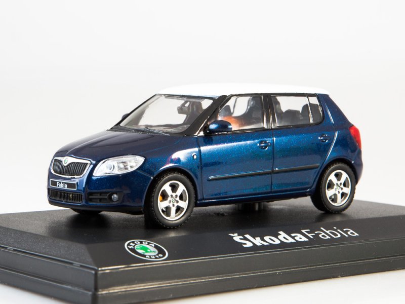 1:43 SKODA Fabia II - Storm Blue Met. with White Roof - 008KCW