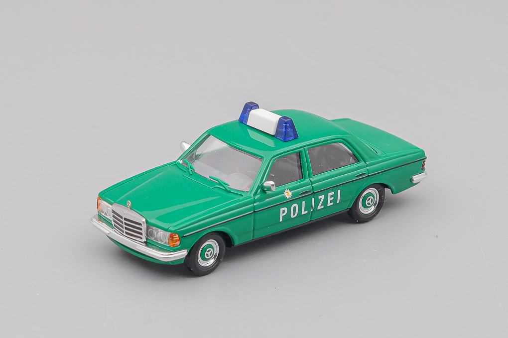 1:87 MERCEDES-BENZ W123 'Polizei Baden-Württemberg', green - 46860-X1