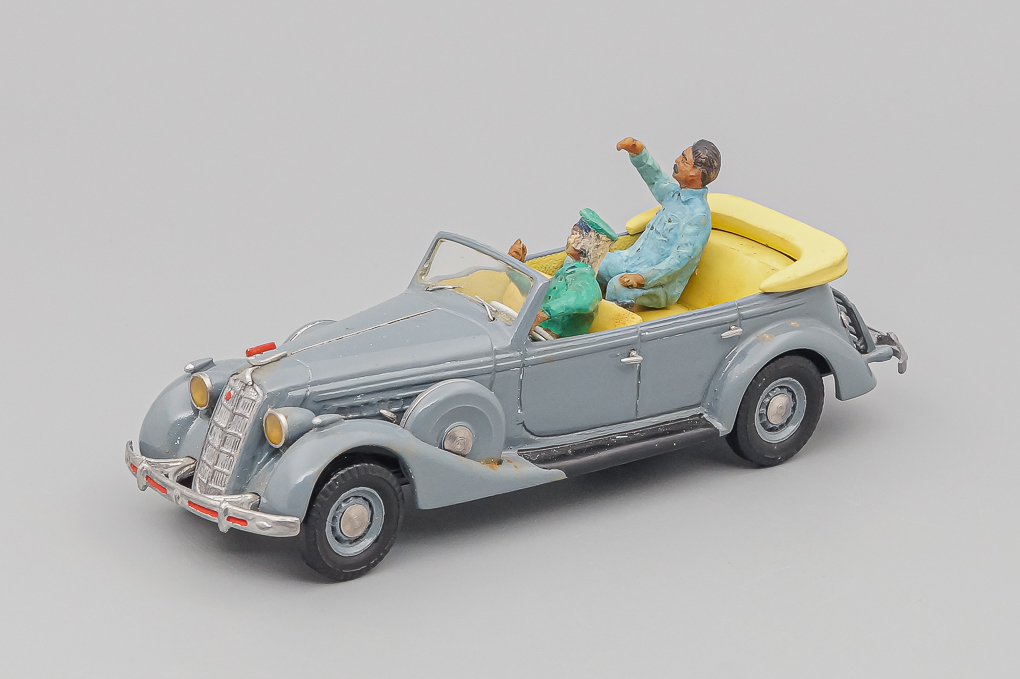 1:43 ЗИS 102 кабриолет открытый с фигурками, серый - LOT01451