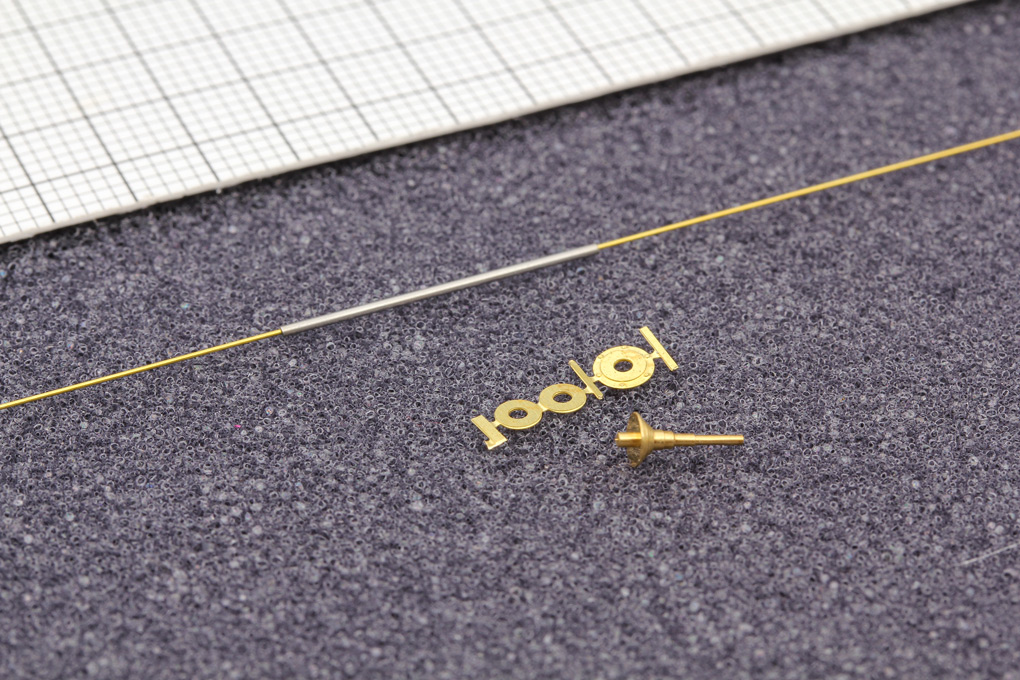 1:35 Антенный ввод (радиостанции Р-113) и антенна для советской послевоенной бронетехники 1940-60-х годов: Т-54, Т-55, Т-62, БТР и др. Комплектуется фототравлением - MG-3596