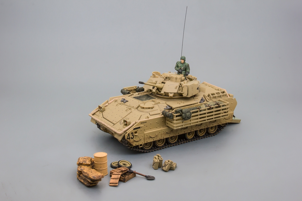 1:32 БМП U.S. M3A2 Bradley, Багдад, Ирак, 2003 - 80202