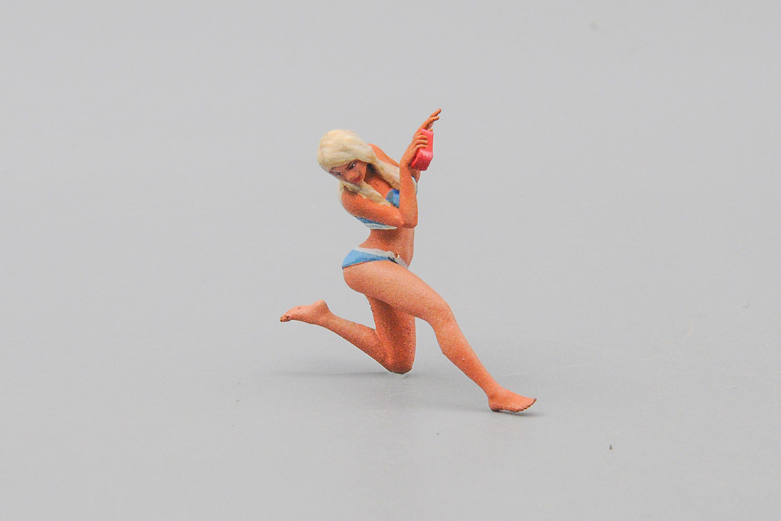 1:43 Фигурка девушки-мойщицы (вар.1) - LEX198