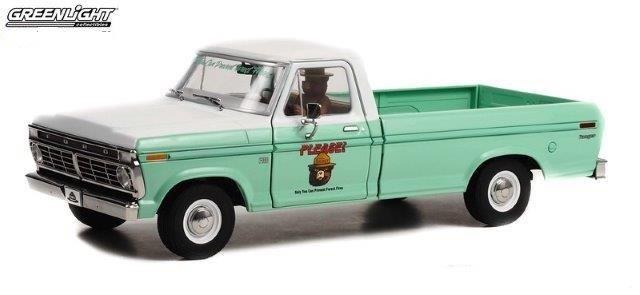 1:18 FORD F-100 пикап 'Only You Can Prevent Wildfires' c фигуркой медведя Forest Service Green (1975) - 13636