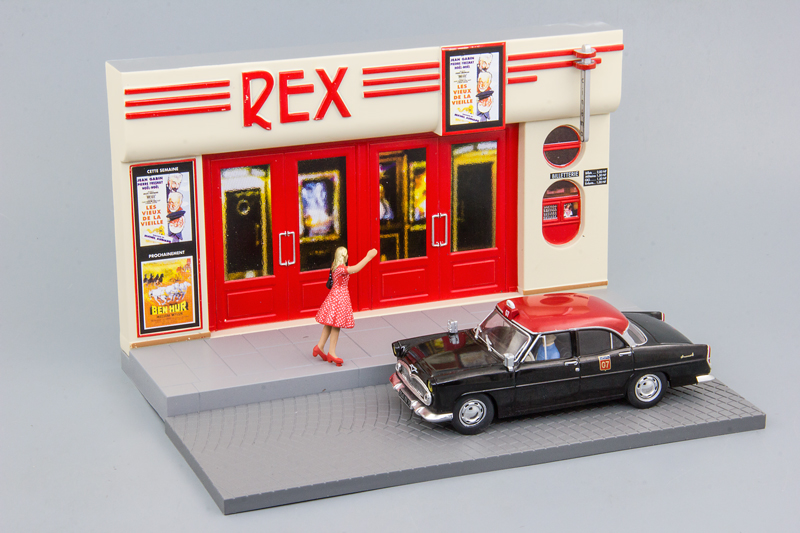 1:43 SIMCA Ariane Le chauffeur de taxi devant le cinéma (модель с диорамой) - M3379-15