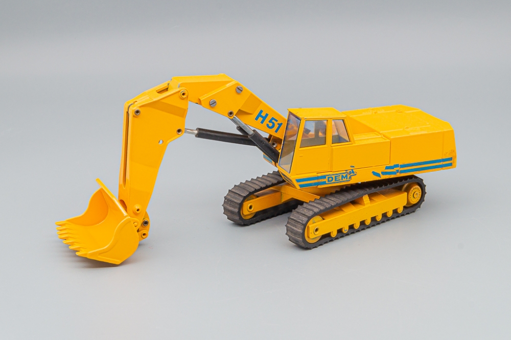 1:50 Экскаватор DEMAG H 51, yellow / black - LOT00863