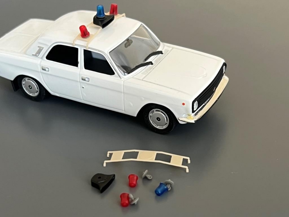 1:43 СГУ-60 с двумя красными маяками FER DDR (со вставкой) на траверсе - MAX-S081