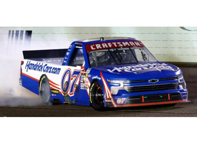 1:64 Chevrolet Silverado #07 Kyle Larson *HendrickCars.com*, blue/red/white 2025 - W072565HENKLZ