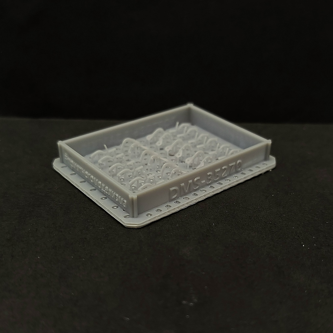 1:35 Бортовые замки ранние, до 1937 года (АМО, ЗиС, Коминтерн, Ворошиловец) 12 шт - DMS-35270