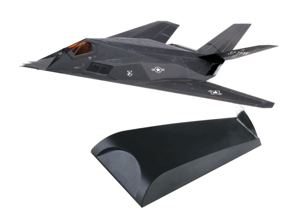 1:144 Сборная модель Lockheed F-117A Nighthawk Display Model USAF 37th TFW 417th TFS Bandits #84-0828 Tonopah AFB NV 1988 - 51051