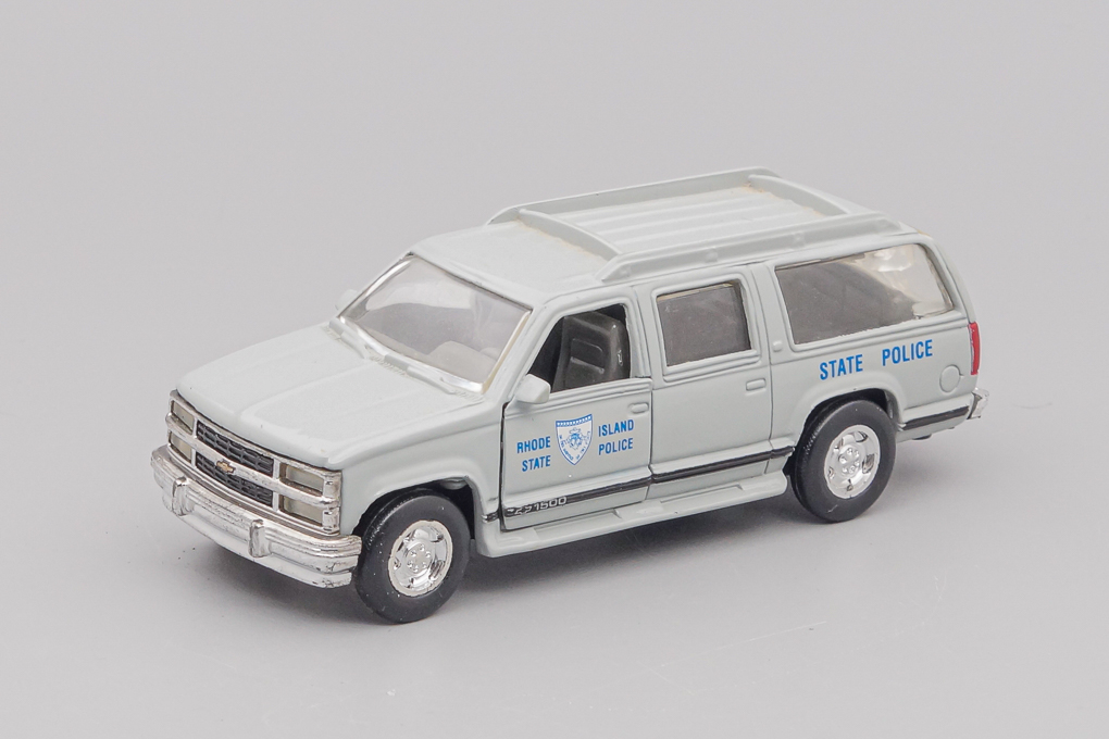 1:43 (Б/У) CHEVROLET Suburban (1992) Rhode Island State Police, grey - RC132