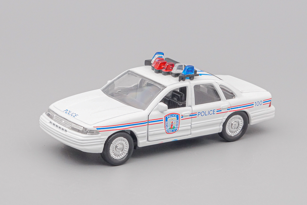 1:43 (Б/У) FORD Crown Victoria (1992) Richmond Virginia Police 1997, white - RC009