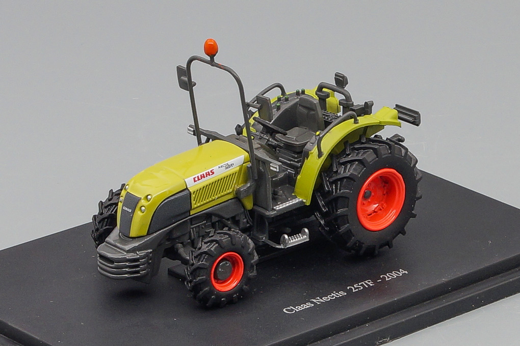 1:43 Claas Nectis 257F (2004), green / grey - HTT017