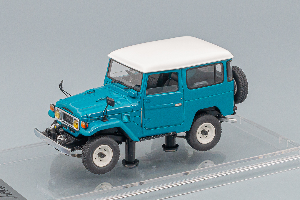 1:43 TOYOTA Land Cruiser 40 Series, rustic green / white roof - CDTO-1001G