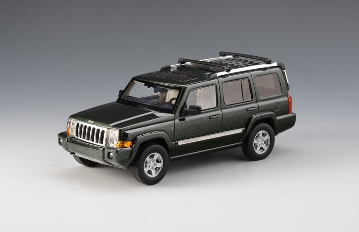 1:43 JEEP Commander (2011), green metallic - GLM108402