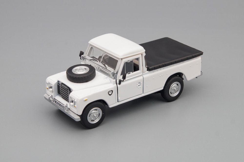 1:43 LAND ROVER Series 109 Pickup, white - 4-54050