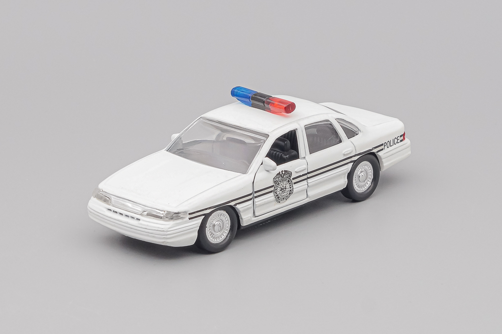 1:43 FORD Crown Victoria  Lancaster Police, white - LOT01418