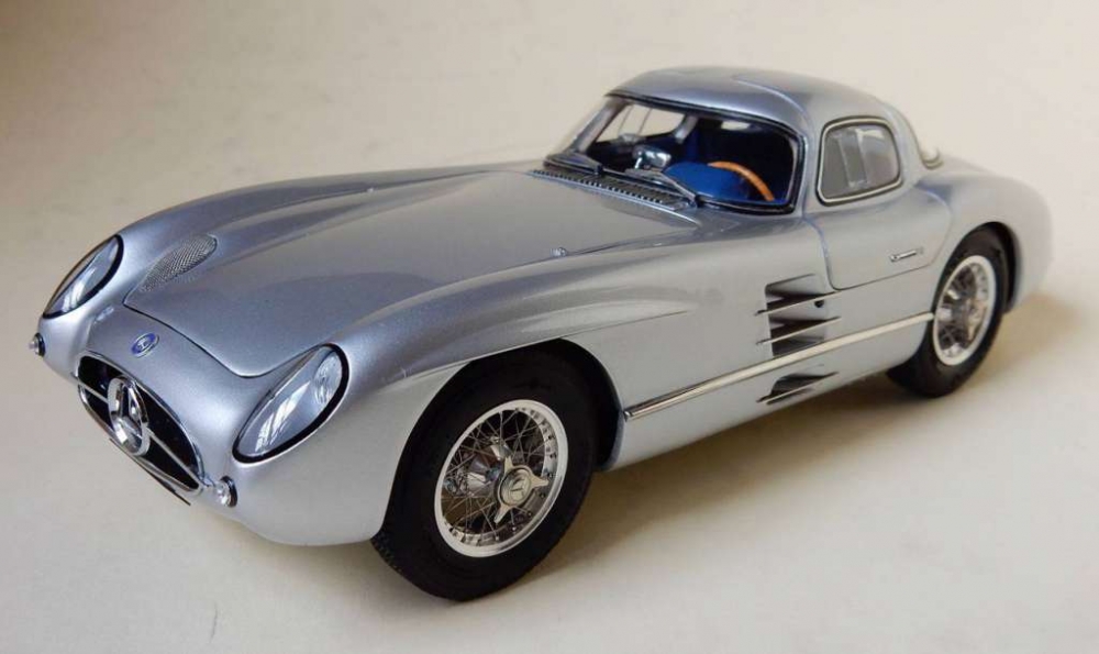 1:18 MERCEDES-BENZ 300 SLR Coupé blue interior (1955) - M-243