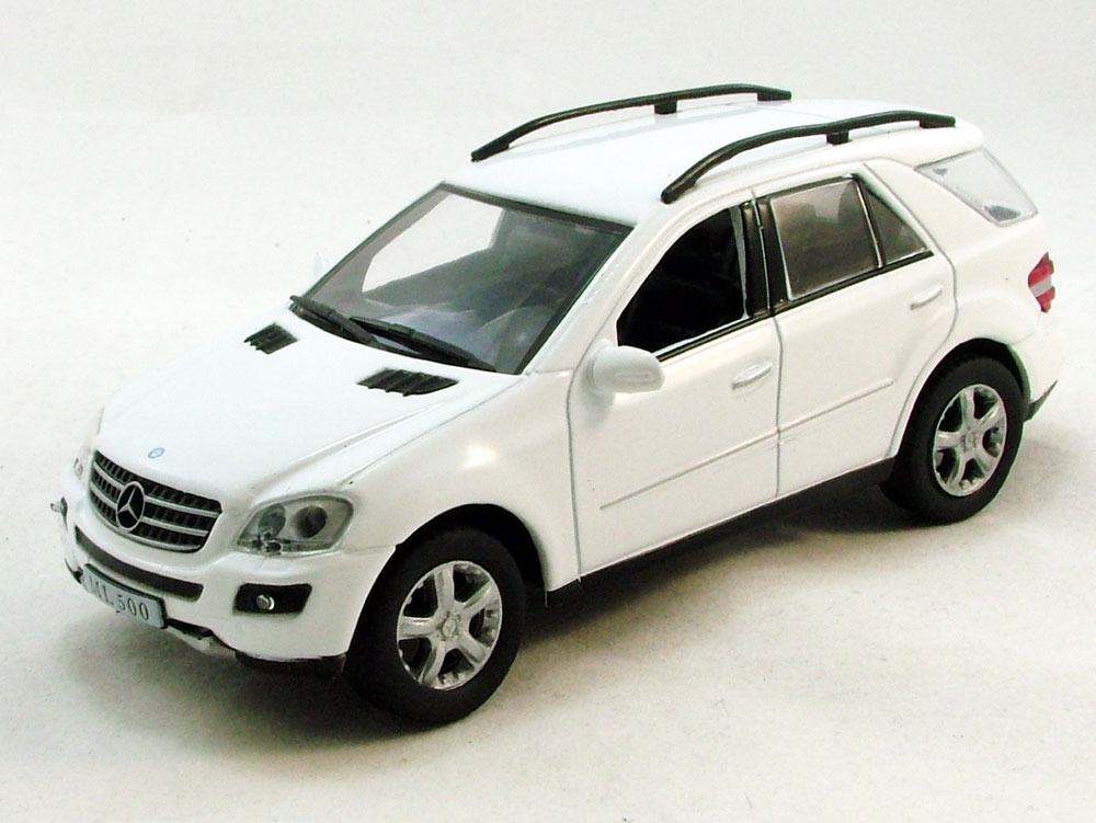 1:43 MERCEDES-BENZ ML500 W164, Суперкары 68, белый - SUP068