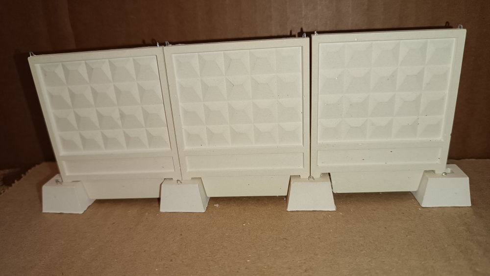 1:43 Забор ПО-2 (Три панели+ четыре пасынка) - vv025