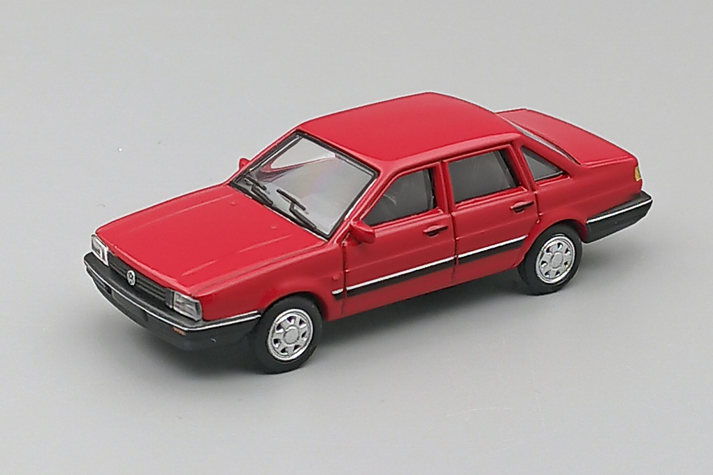1:64 VOLKSWAGEN Santana Sedan, red - Y58-02