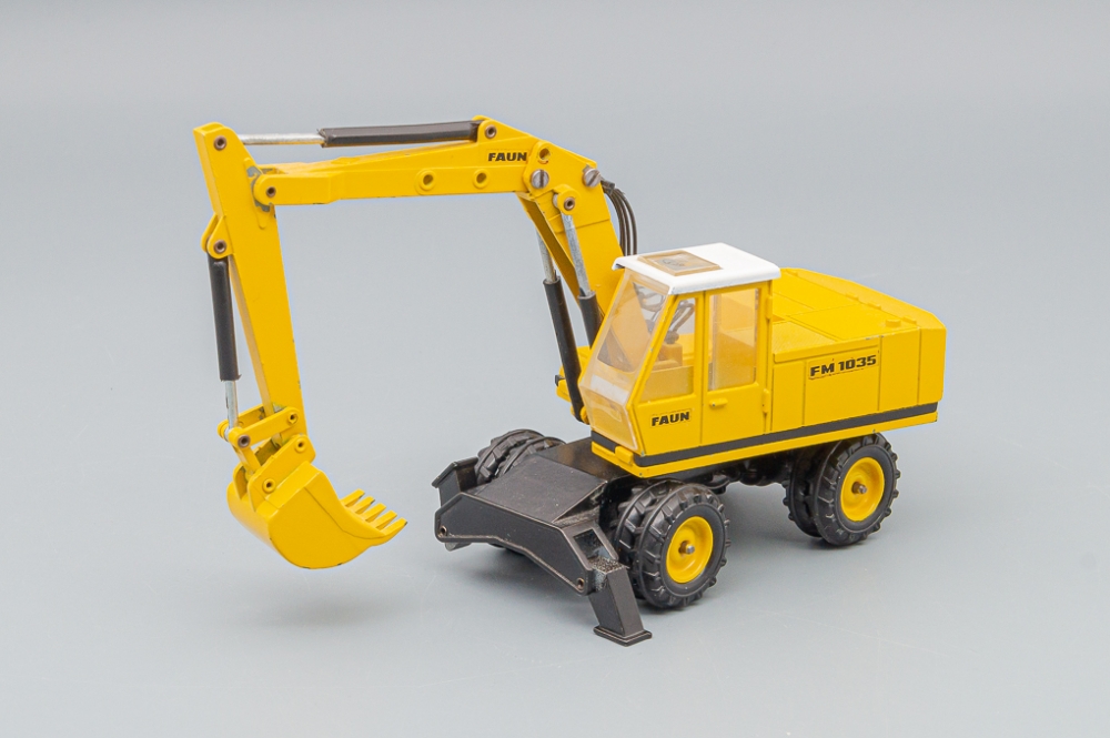 1:48 Экскаватор FAUN FM 1035, yellow - LOT00870