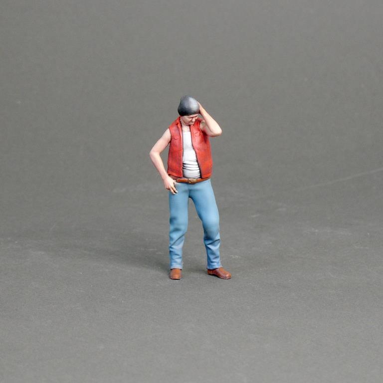 1:24 Фигура Мужчина стоит (масштаб 1:24) Вариант 3, окрашенная - MPF24-058okr