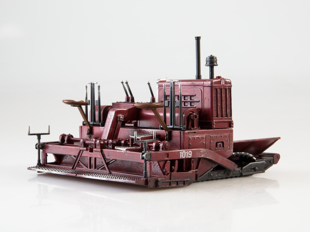 1:43 Асфальтоукладчик Д-150Б (со следами эксплуатации), бордовый - 0101MP