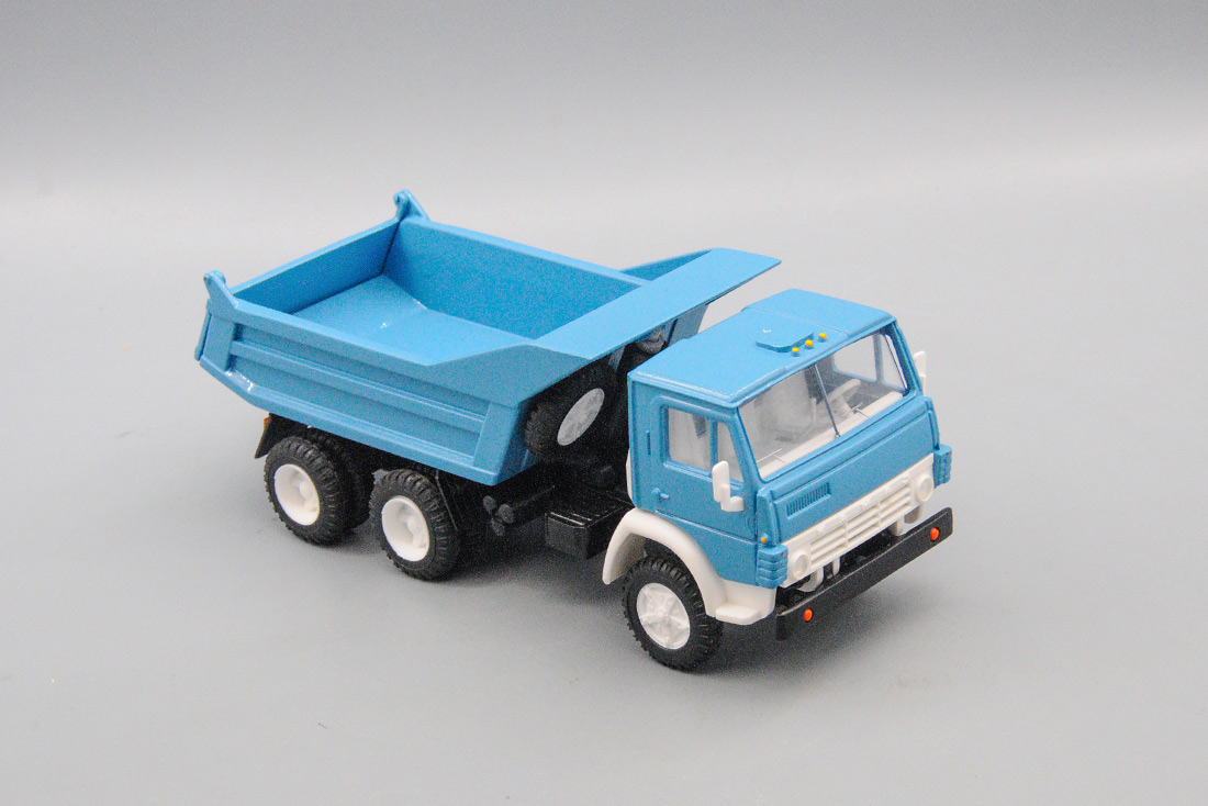 1:43 КАМАЗ 55111 голубой, белые диски - ELK-1138