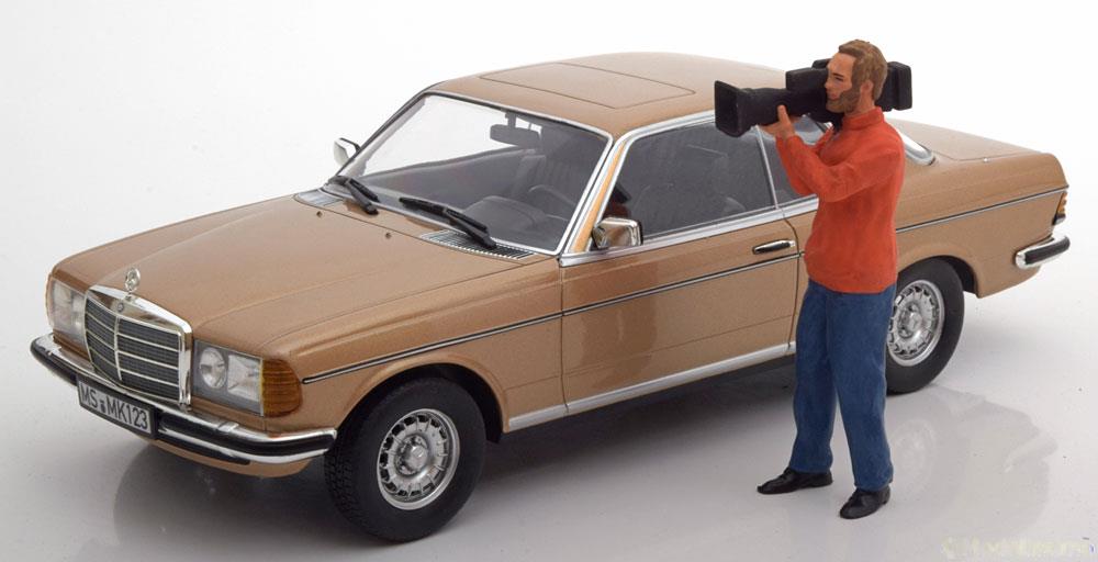 1:18 FIGUR Kameramann modelcar in Preis not included - AE180146