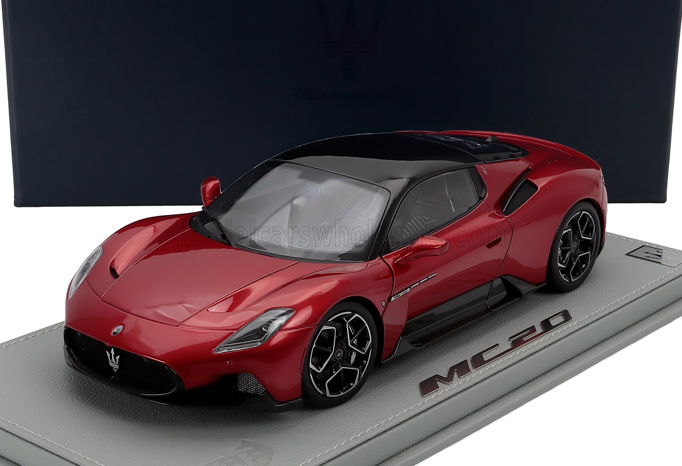 1:18 MASERATI Mc20 (2020) - Con Vetrina - With Showcase, Rosso Vincente - Red Met - HE180051CMAS-VET