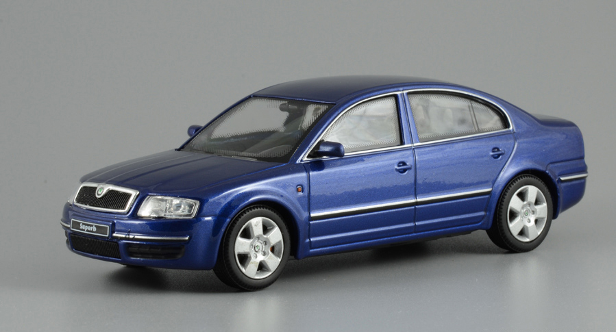 1:43 SKODA Superb (2005), metallic blue nightfire - 003KA-X1