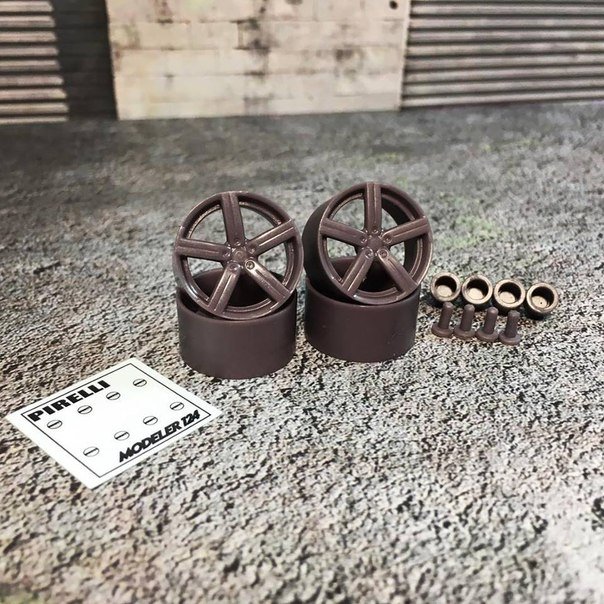 1:24 Комплект дисков Pirelli R18 - W12