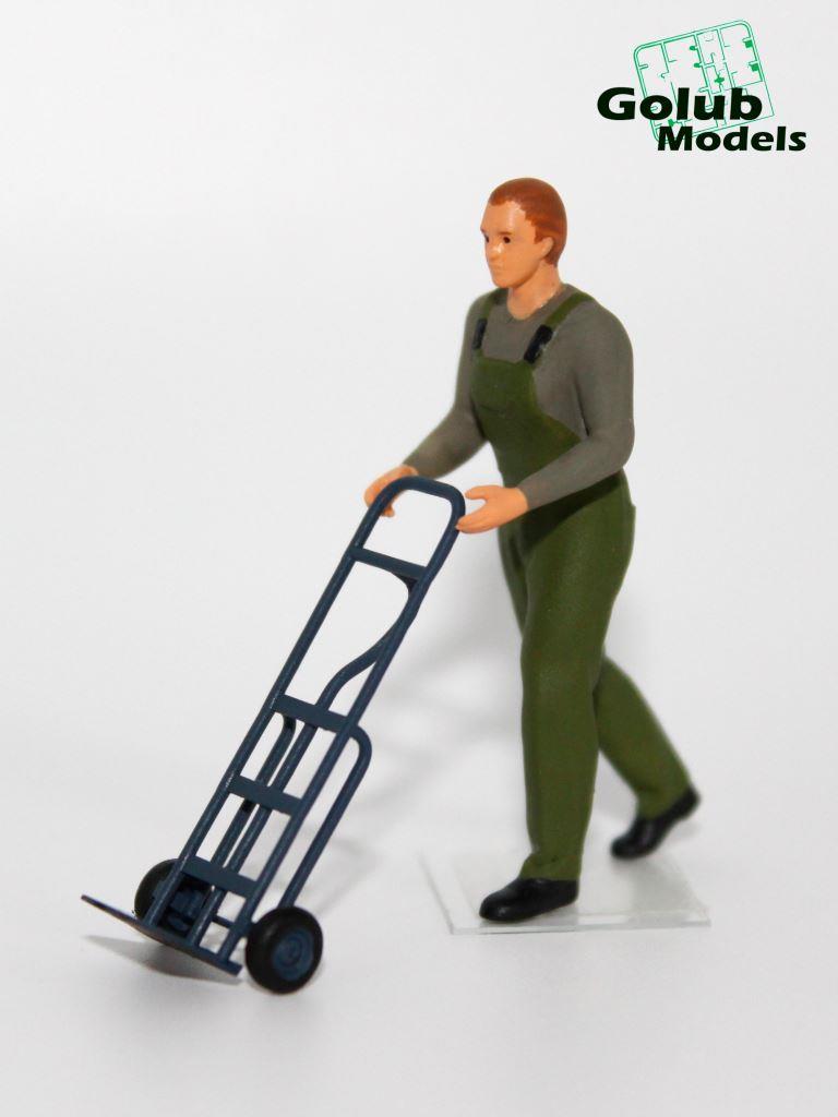 1:43 Фигурка грузчик в зелёном - 2308