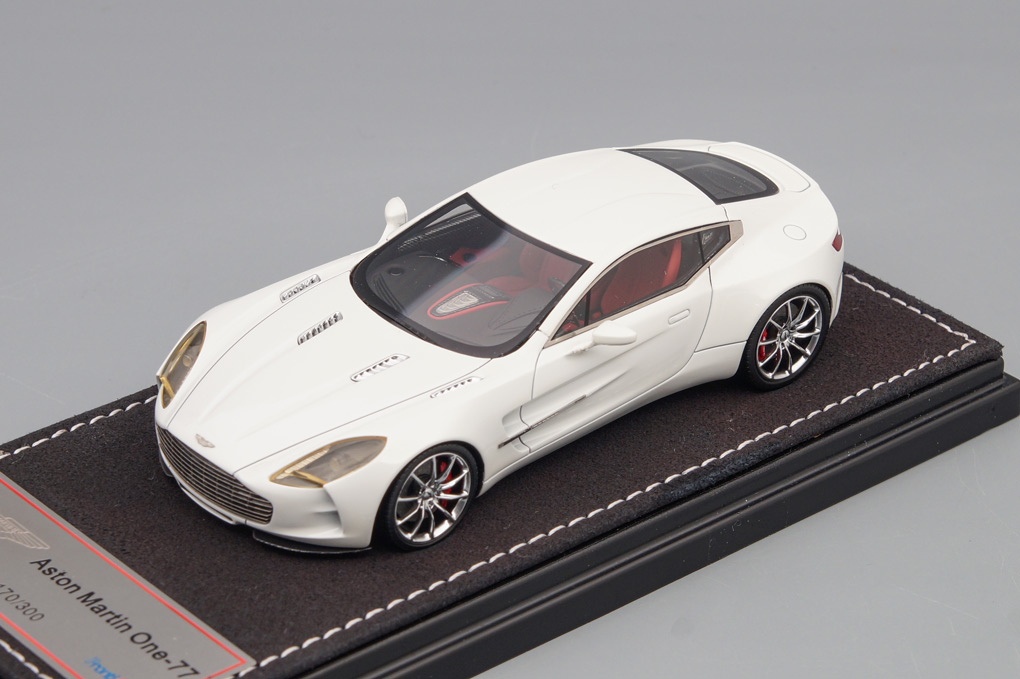 1:43 ASTON MARTIN One-77, white - F012W-X1