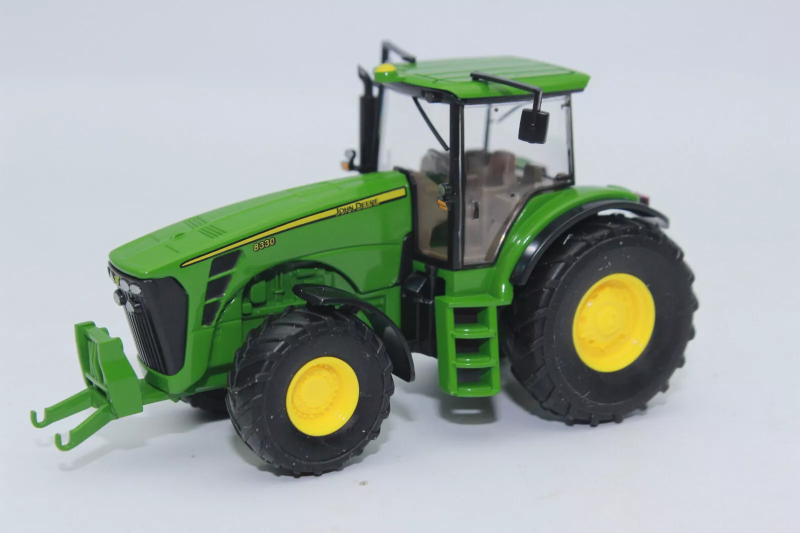 1:87 John Deere 8330, green - 039103