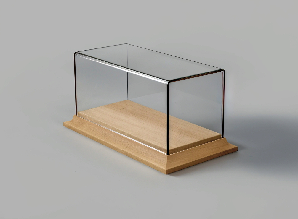 1:35 Бокс акриловый 250х120х120, для техники и грузовиков на деревянном основании - LCB011D