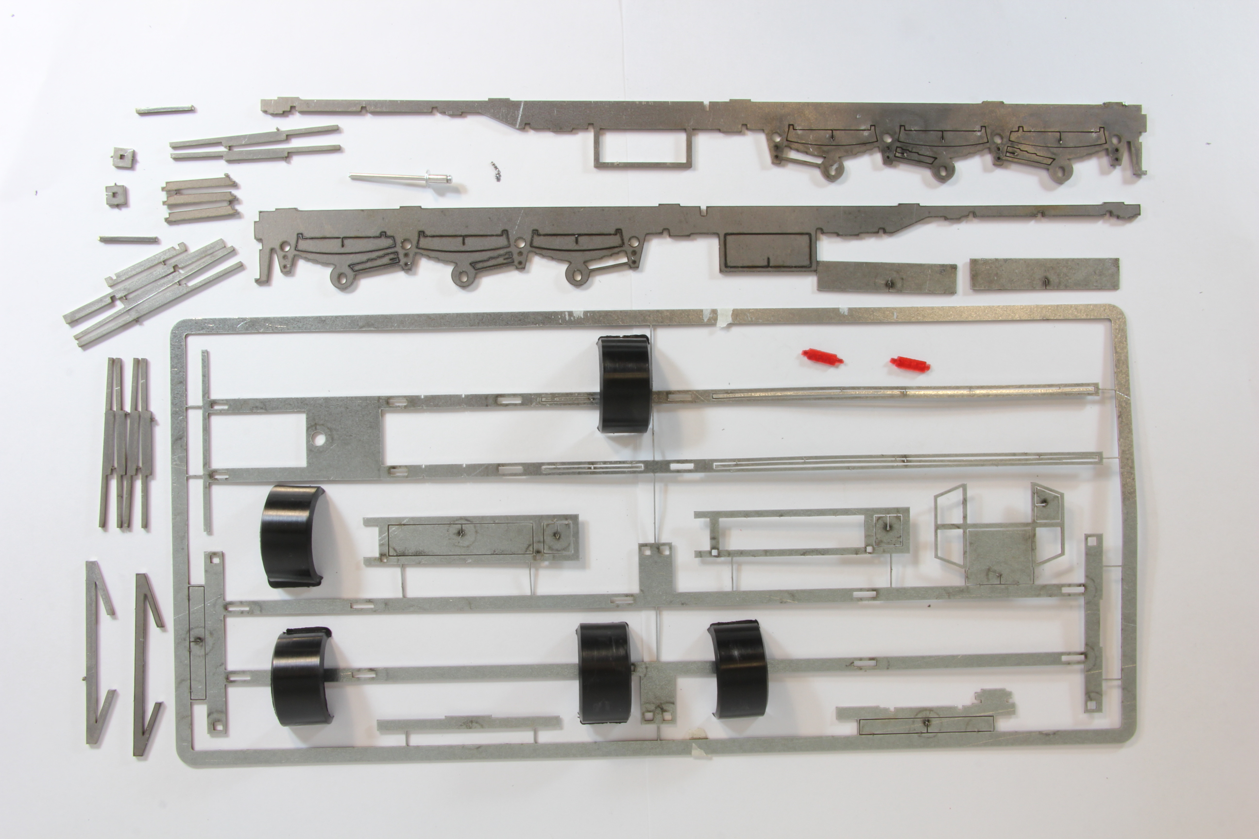 1:43 Сборная модель Полуприцеп-контейнеровоз Минский-938920-010 - WM001