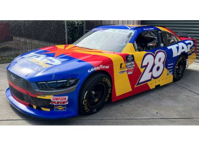 1:64 Ford Mustang #28 Kyle Sieg *Tap and Sons Electric*, red/blue/orange 2025 - N282565TAPKI