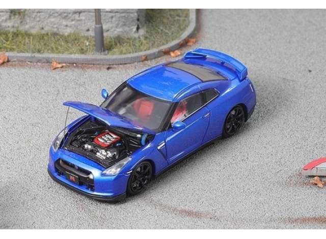 1:64 Nissan GTR-R35 with opening hood, blue - FH047