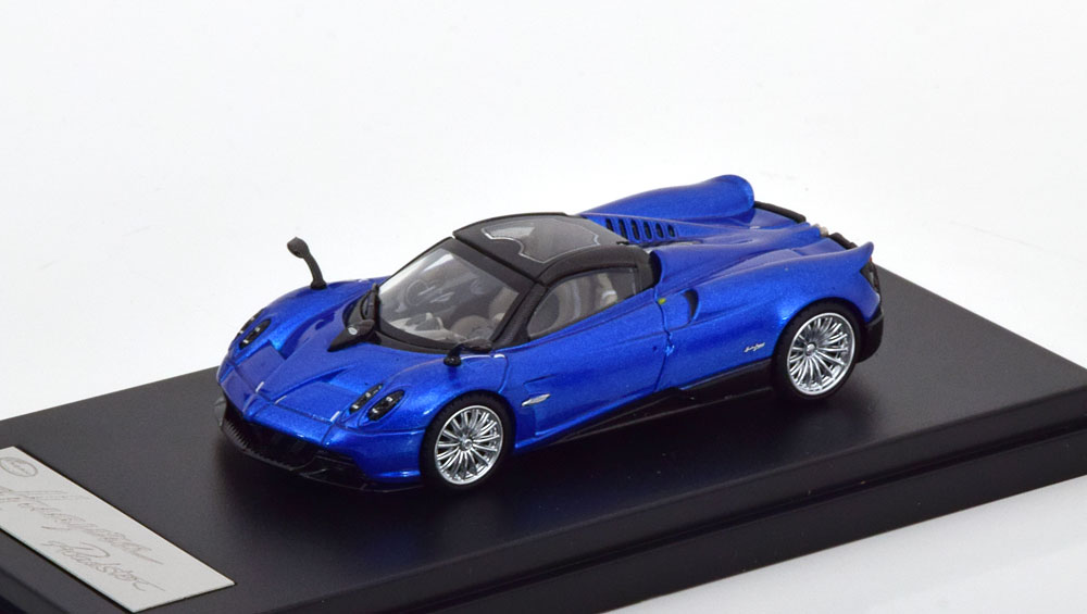 1:64 PAGANI Huayra Roadster, blue metallic - 64015-BU