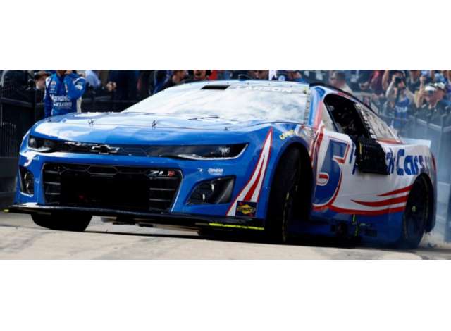 1:64 Chevrolet #5 Kyle Larson *Hendrickcars.com*, white/red/blue 2025 - WX52565HENKLE