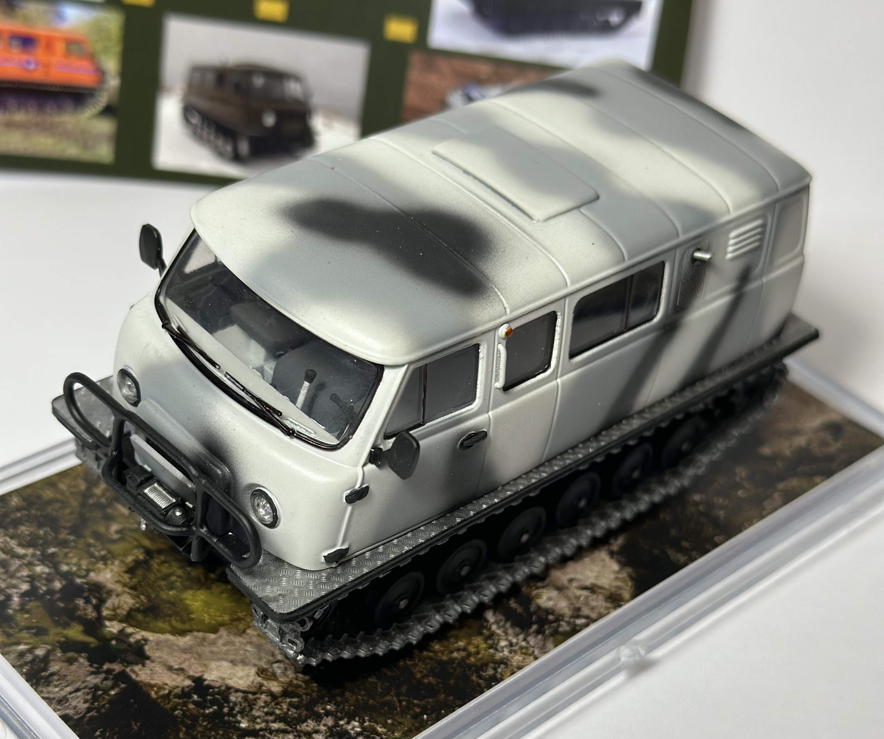 1:43 Гусеничный снегоболотоход УЗОЛА ЗВМ-2411П, серый камуфляж - K030-6