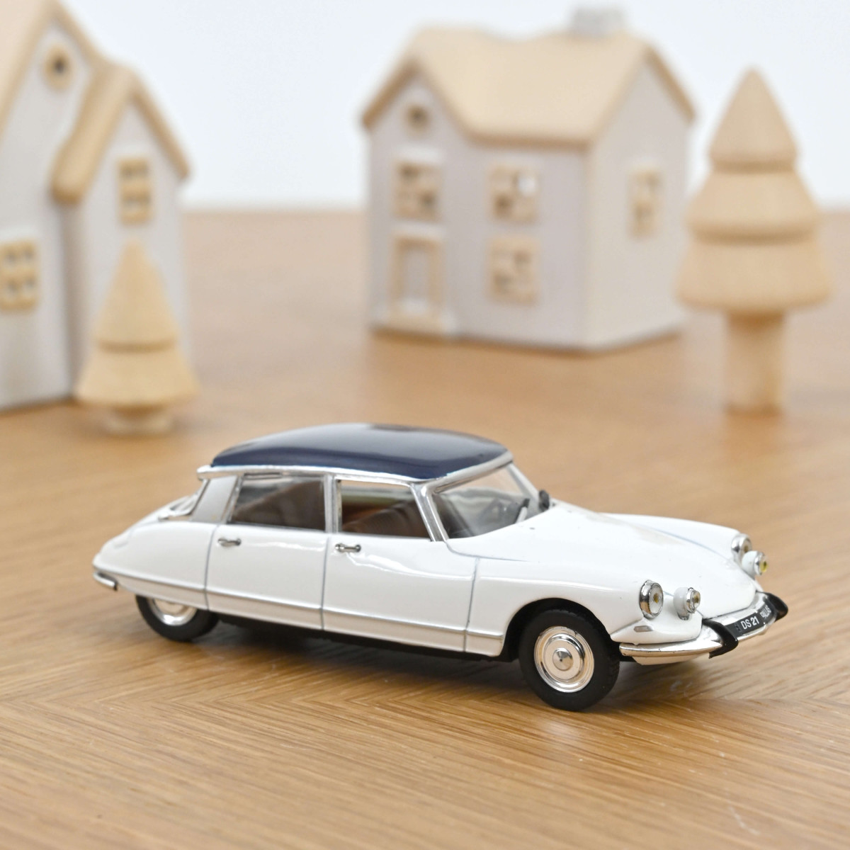 1:43 CITROEN DS21 Pallas (1967), Carrara White - DS019911