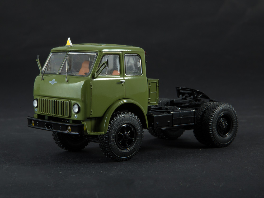 1:43 Минский-504 седельный тягач хаки - SSM1416